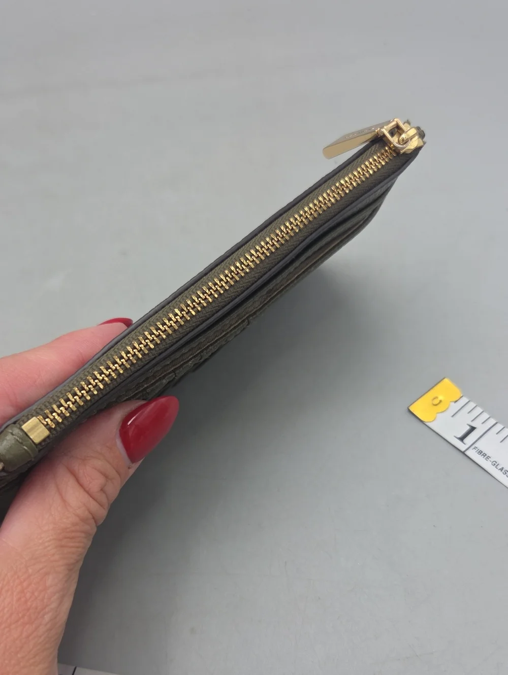 Michael Kors Olive Green Leather Card Slot Wallet Gold Tone Zip EUC